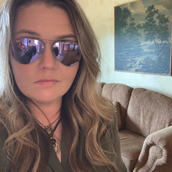 Meet your Posher, Misty - Picture 7 of 16